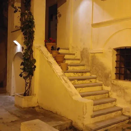 Borgo Petelia, Casa Fazio, Antica Piccola Casa Con Loggia E Scala Esterna Feriehus