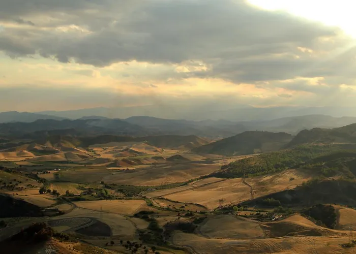 בית נופש Borgo Petelia, Casa Fazio, Antica Piccola Casa Con Loggia E Scala Esterna סטרונגולי