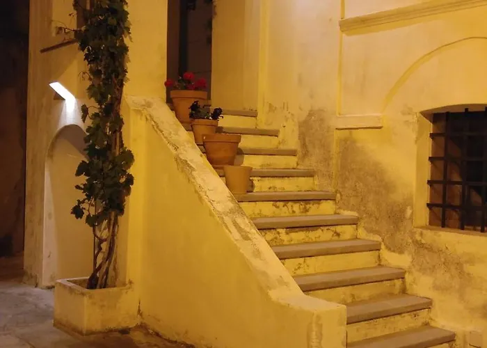 Borgo Petelia, Casa Fazio, Antica Piccola Casa Con Loggia E Scala Esterna בית נופש